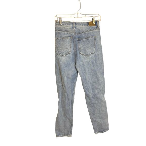 American Eagle Women’s Light Wash Distressed Highest Mom Jean W27 - Picture 4 of 4